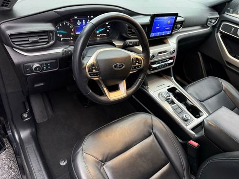 Used 2022 Ford Explorer XLT w/ Equipment Group 202A image 11