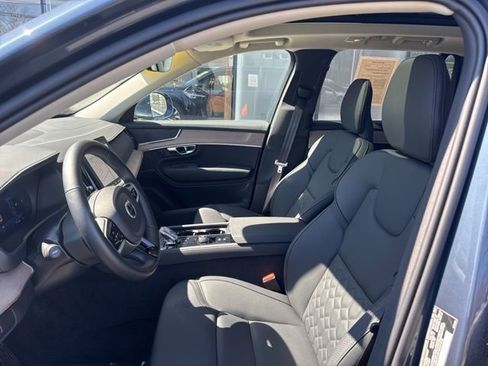 Certified 2025 Volvo XC90 B6 Plus image 18