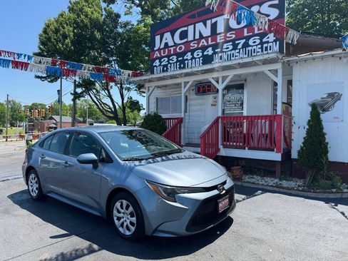 Used 2020 Toyota Corolla LE FWD image 3