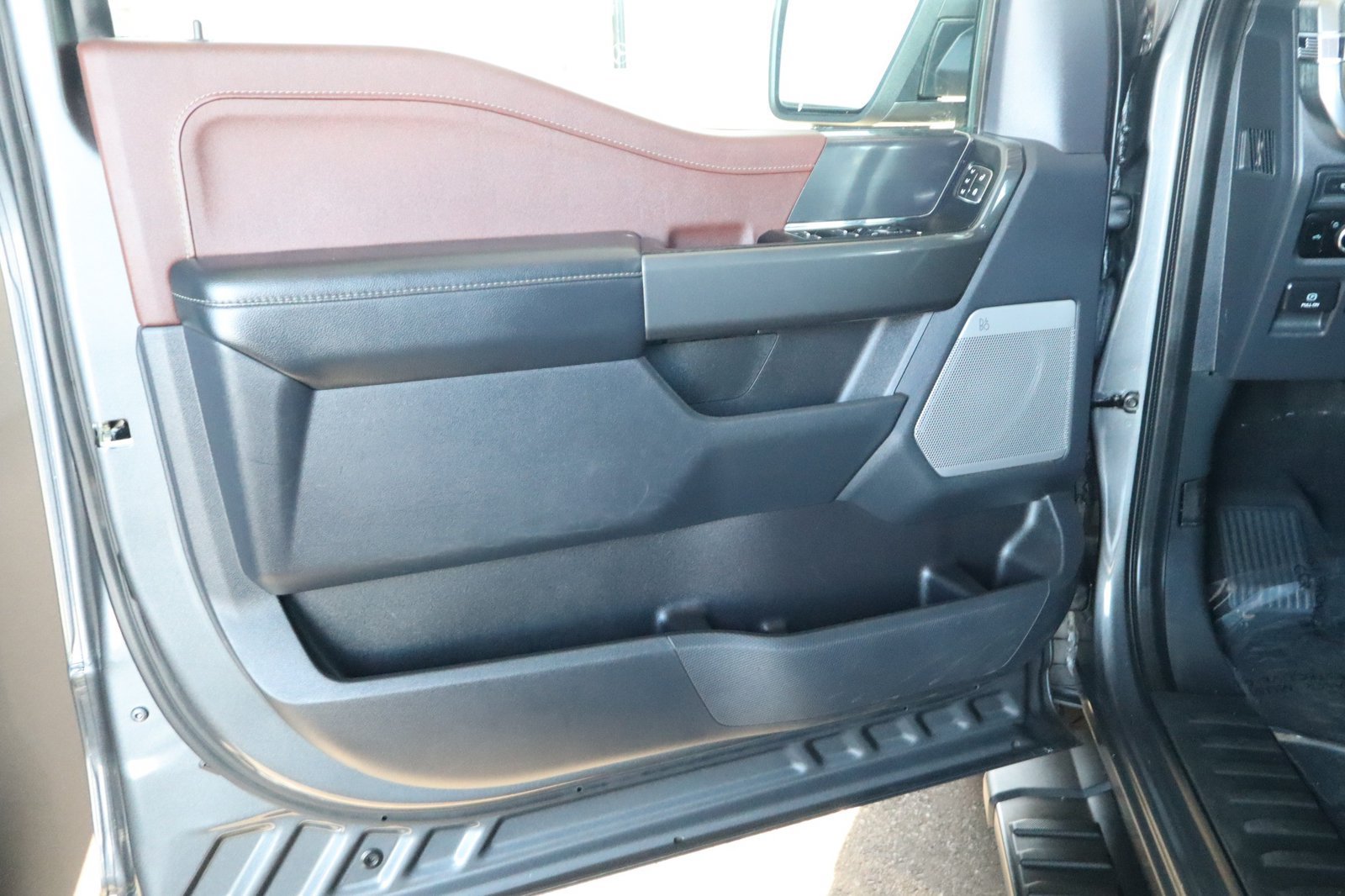 Used 2023 Ford F150 Lariat w/ Max Trailer Tow Package AWD/4WD image 19