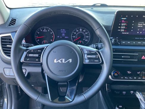 Used 2023 Kia Seltos S w/ Navigation Package AWD/4WD image 31