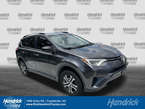 Used 2017 Toyota RAV4 LE FWD image 1