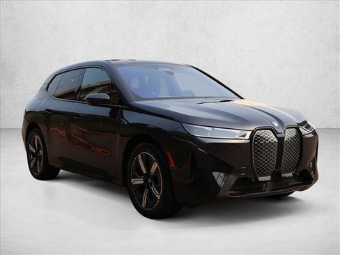 Used 2024 BMW iX xDrive50 w/ Premium Package AWD/4WD image 4