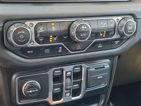 Used 2024 Jeep Wrangler Unlimited Sahara AWD/4WD image 15