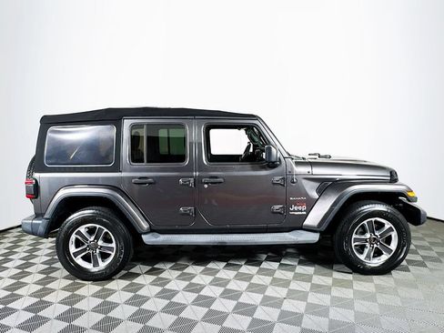 Used 2018 Jeep Wrangler Unlimited Sahara w/ Safety Group AWD/4WD image 8