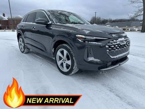 Certified 2025 Audi Q5 Premium Plus w/ Premium Plus image 2