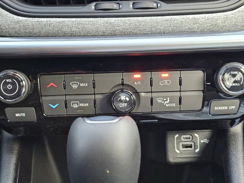 New 2026 Jeep Compass Latitude image 13