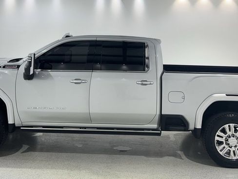 Used 2022 GMC Sierra 2500 Denali image 1