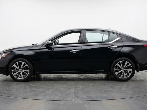 Used 2025 Nissan Altima 2.5 SV FWD image 5