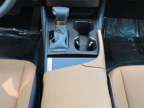 Used 2025 Lexus ES 350 w/ Premium Package FWD image 19