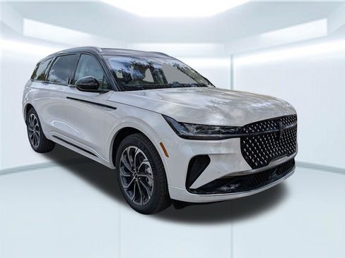 New 2026 Lincoln Nautilus Reserve image 9