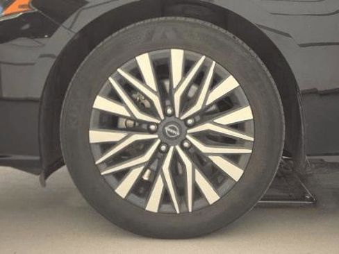 Used 2024 Nissan Altima 2.5 SV FWD image 27