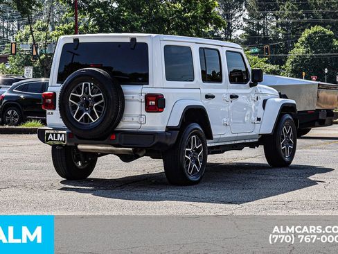 Used 2025 Jeep Wrangler Unlimited Sahara AWD/4WD image 6