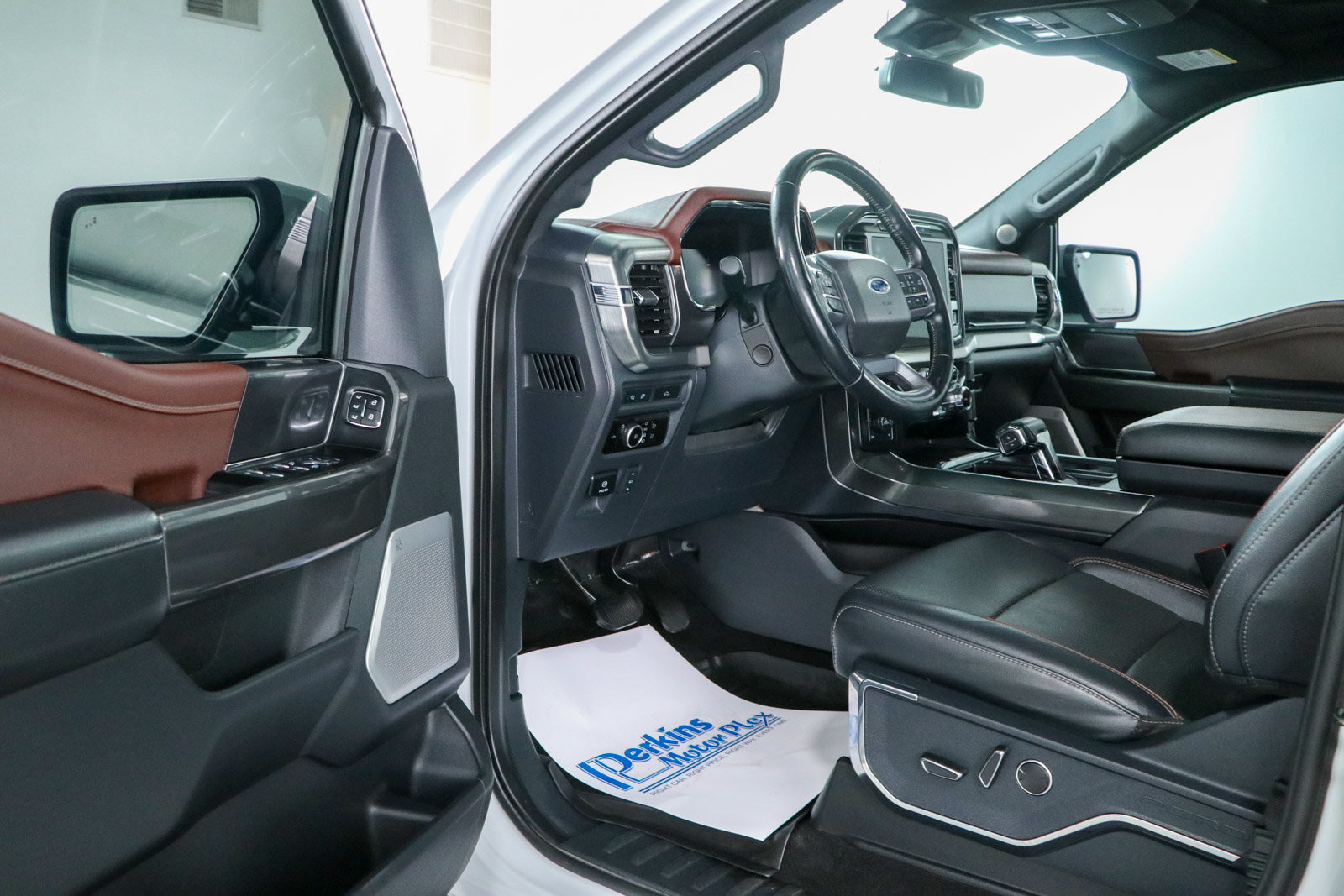 Used 2023 Ford F150 Lariat w/ Equipment Group 502A High AWD/4WD image 4