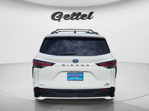 Used 2023 Toyota Sienna XSE FWD image 6