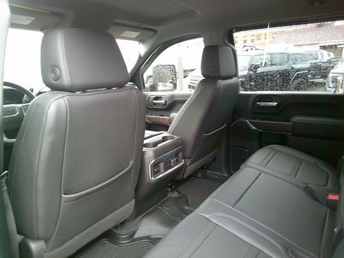 Used 2022 GMC Sierra 3500 Denali w/ Technology Package image 8