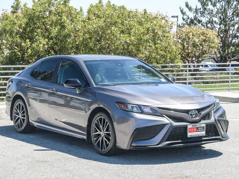 Used 2022 Toyota Camry SE w/ Carpet Mat Package (TMS) FWD image 3