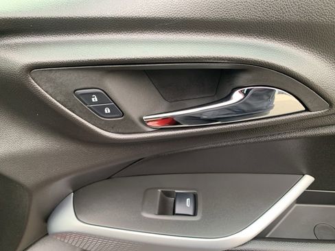 Used 2025 Chevrolet Trax RS w/ Sunroof Package image 30