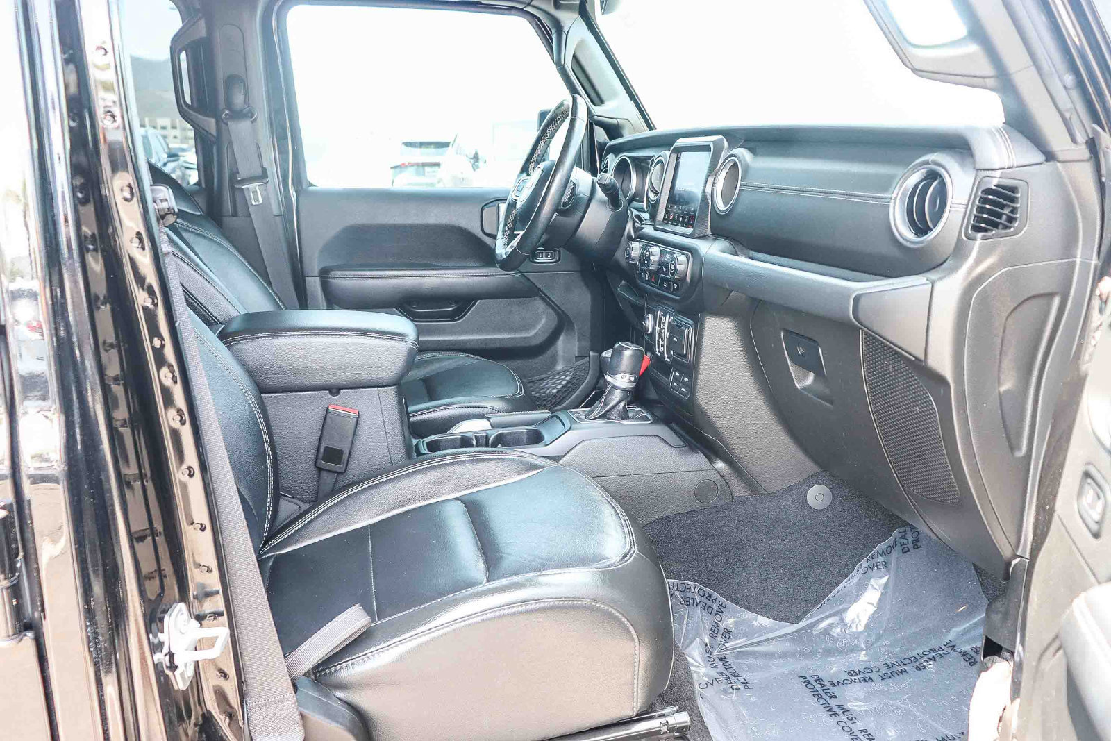 Used 2022 Jeep Wrangler Unlimited Sahara w/ Cold Weather Group AWD/4WD image 19