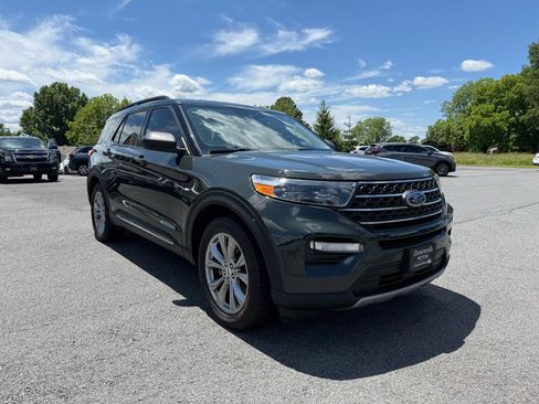 Used 2023 Ford Explorer XLT w/ Equipment Group 202A RWD image 8