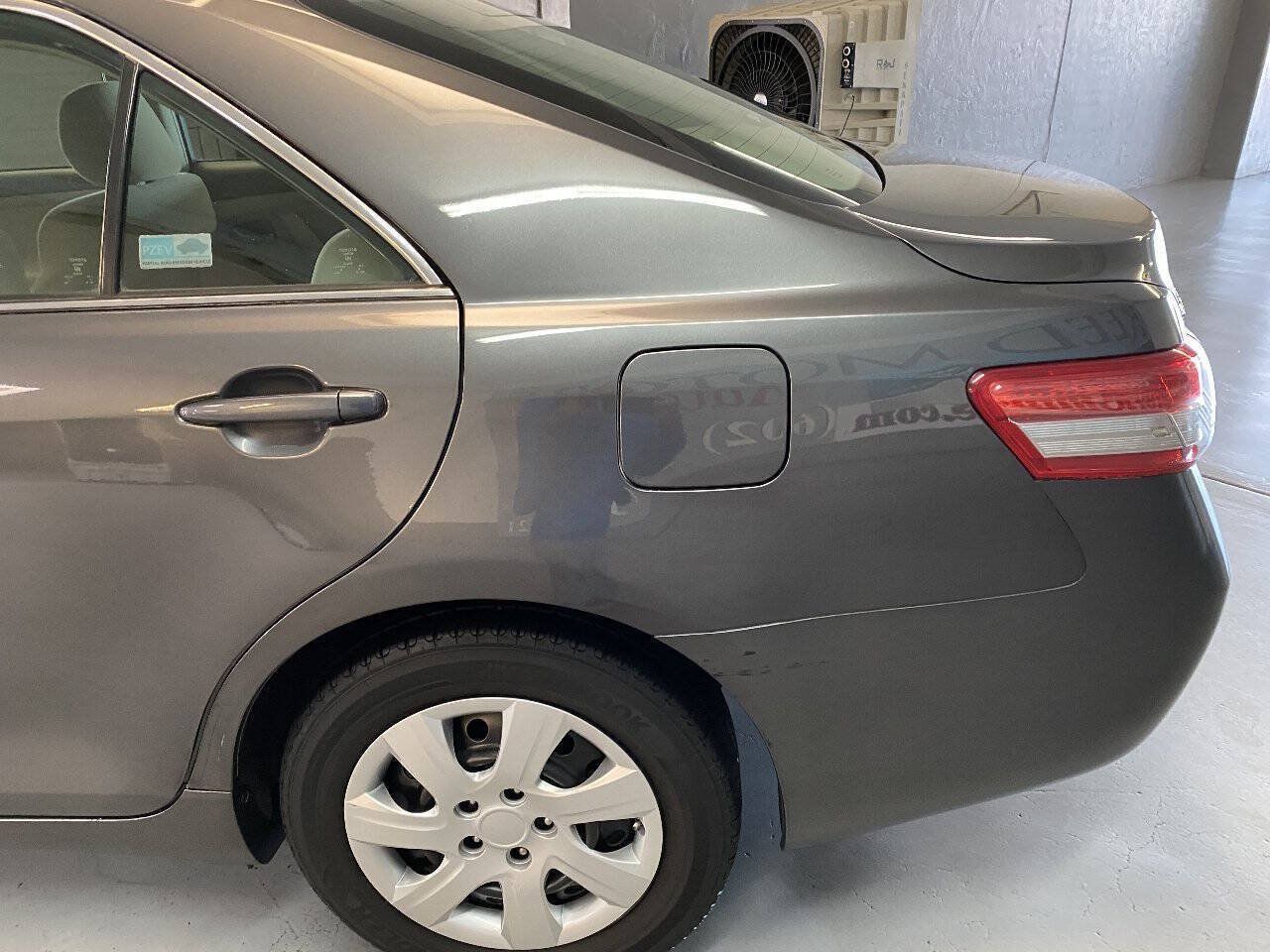 Used 2011 Toyota Camry LE FWD image 17