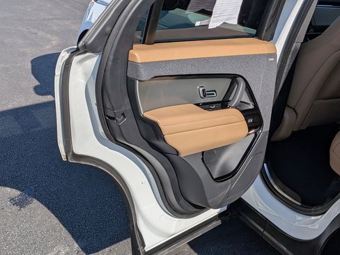 Used 2024 Land Rover Range Rover Sport SE image 22