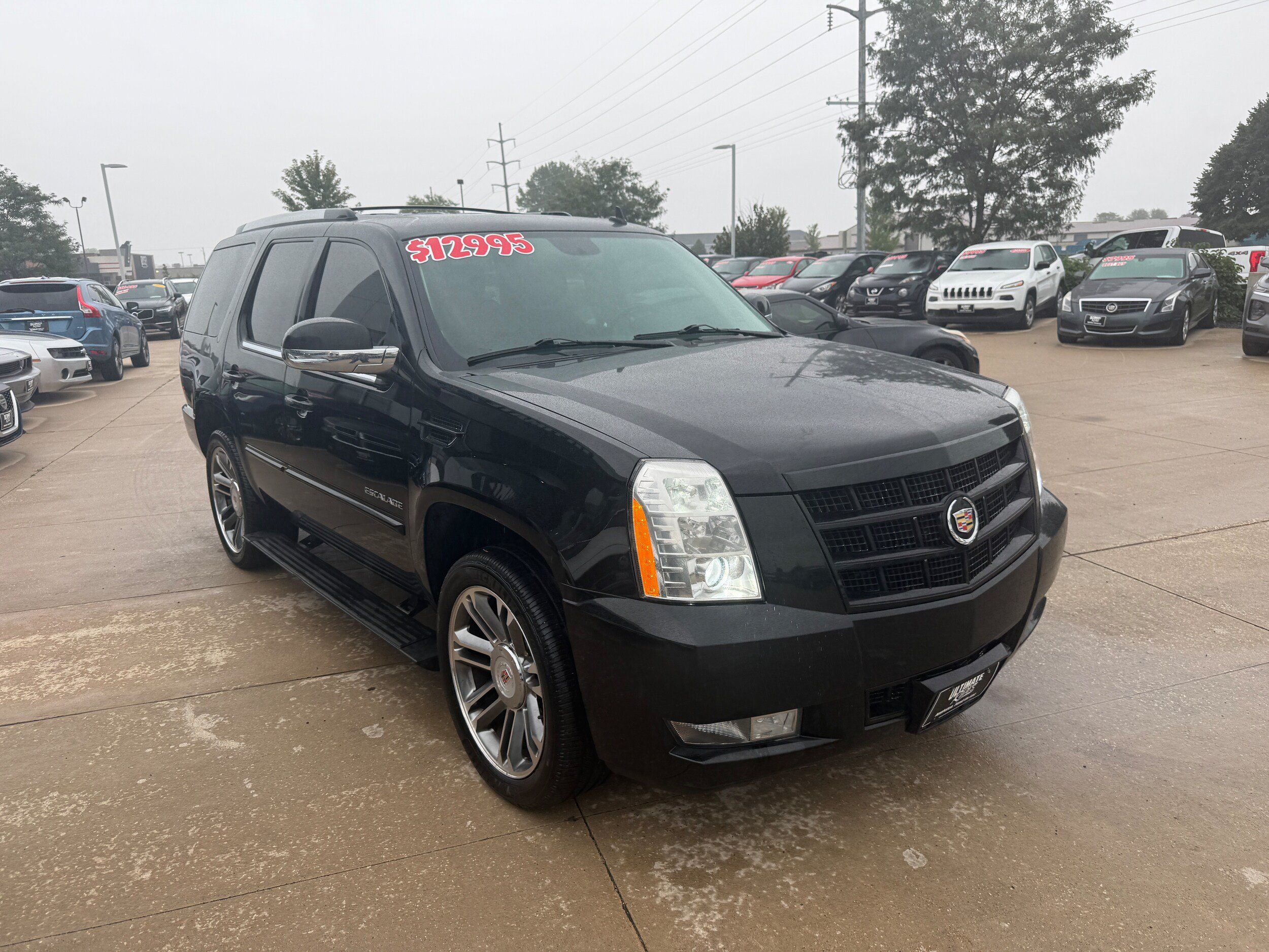 Used 2013 Cadillac Escalade Premium AWD/4WD image 3
