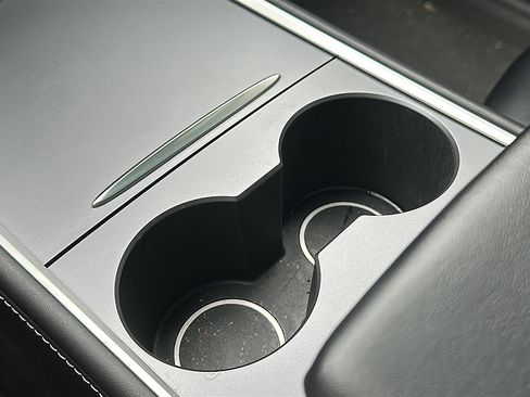 Used 2022 Tesla Model Y Performance image 25