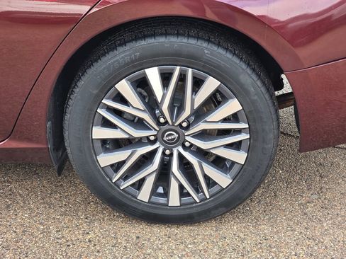 Used 2023 Nissan Altima 2.5 SV image 17