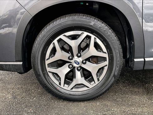 Certified 2022 Subaru Forester Premium image 10