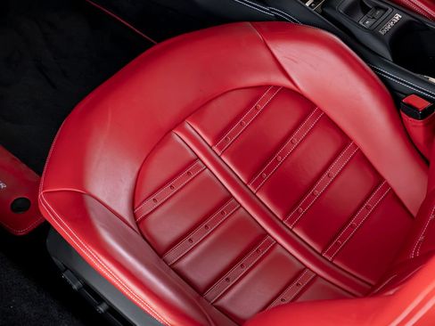 Used 2022 Ferrari F8 Tributo RWD image 19