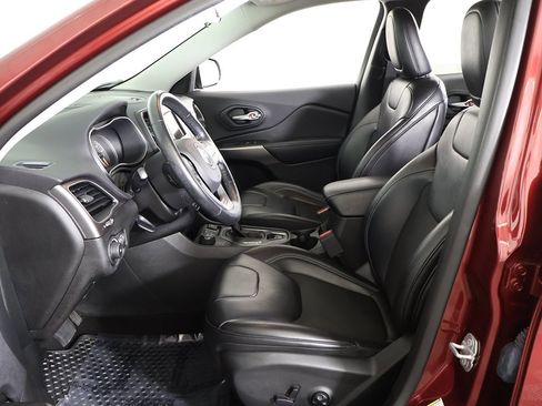 Used 2019 Jeep Cherokee Latitude Plus w/ Cold Weather Group image 25