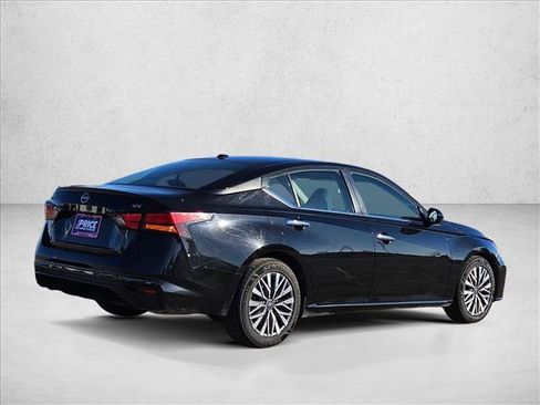 Used 2023 Nissan Altima 2.5 SV image 5