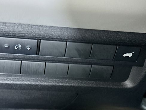 Used 2025 Mitsubishi Outlander SE image 17