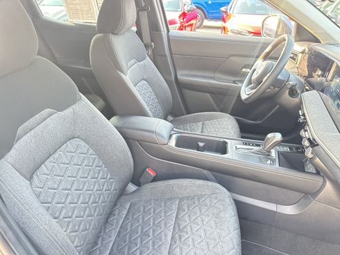 Used 2025 Nissan Kicks SV AWD/4WD image 13