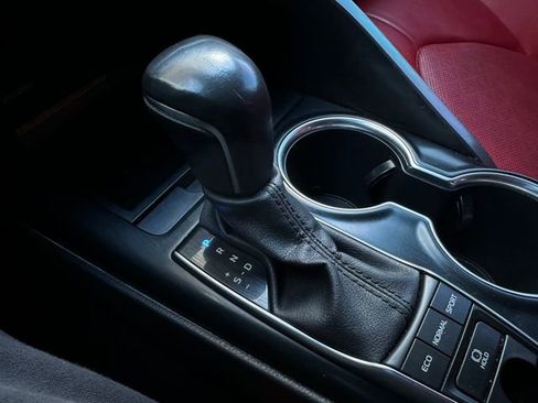 Used 2020 Toyota Camry XSE image 27