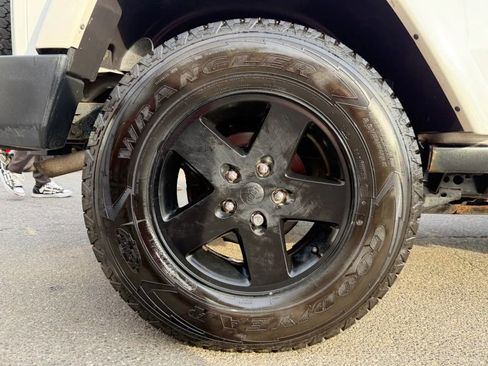 Used 2015 Jeep Wrangler Sahara AWD/4WD image 29