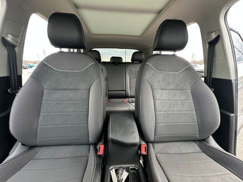 Used 2023 Volkswagen Taos SE w/ Panoramic Sunroof Package image 34