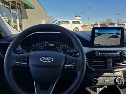 Used 2022 Ford Escape SE image 32