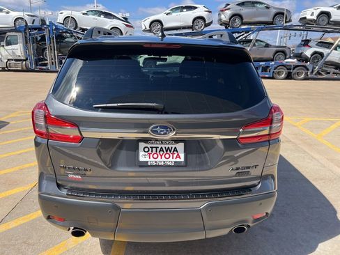 Used 2022 Subaru Ascent Onyx Edition image 4