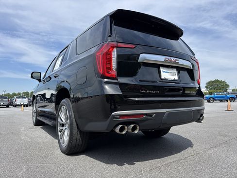 Used 2023 GMC Yukon Denali w/ LPO, Floor Liner Package AWD/4WD image 8