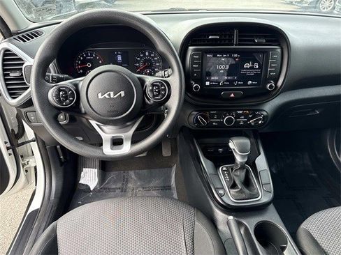 Used 2022 Kia Soul LX image 17