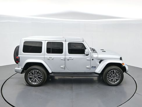 Used 2022 Jeep Wrangler Unlimited Sahara image 60