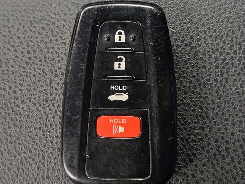 Used 2018 Toyota Camry XSE FWD image 32