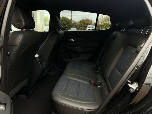 Used 2025 Buick Envista Preferred image 11