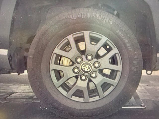 Used 2025 Toyota 4Runner SR5 AWD/4WD image 10