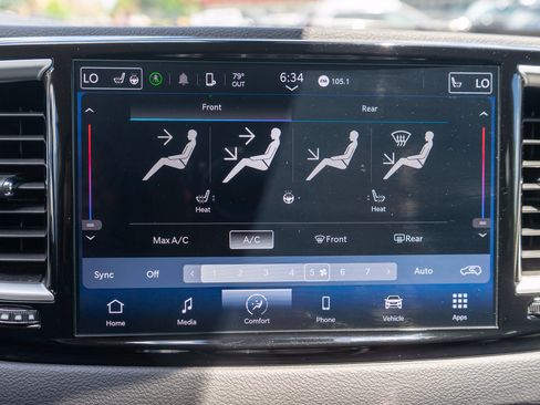 Used 2024 Chrysler Pacifica Touring-L FWD image 18