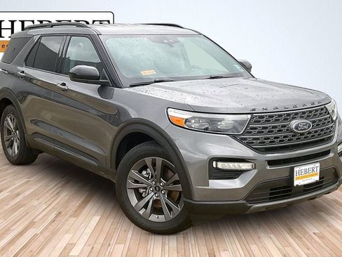 Used 2023 Ford Explorer XLT w/ Equipment Group 202A RWD image 2