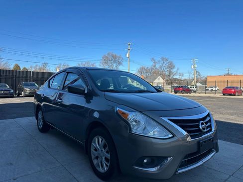Used 2017 Nissan Versa SV w/ SV Special Edition Package image 2