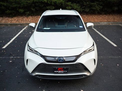 Used 2022 Toyota Venza XLE image 17